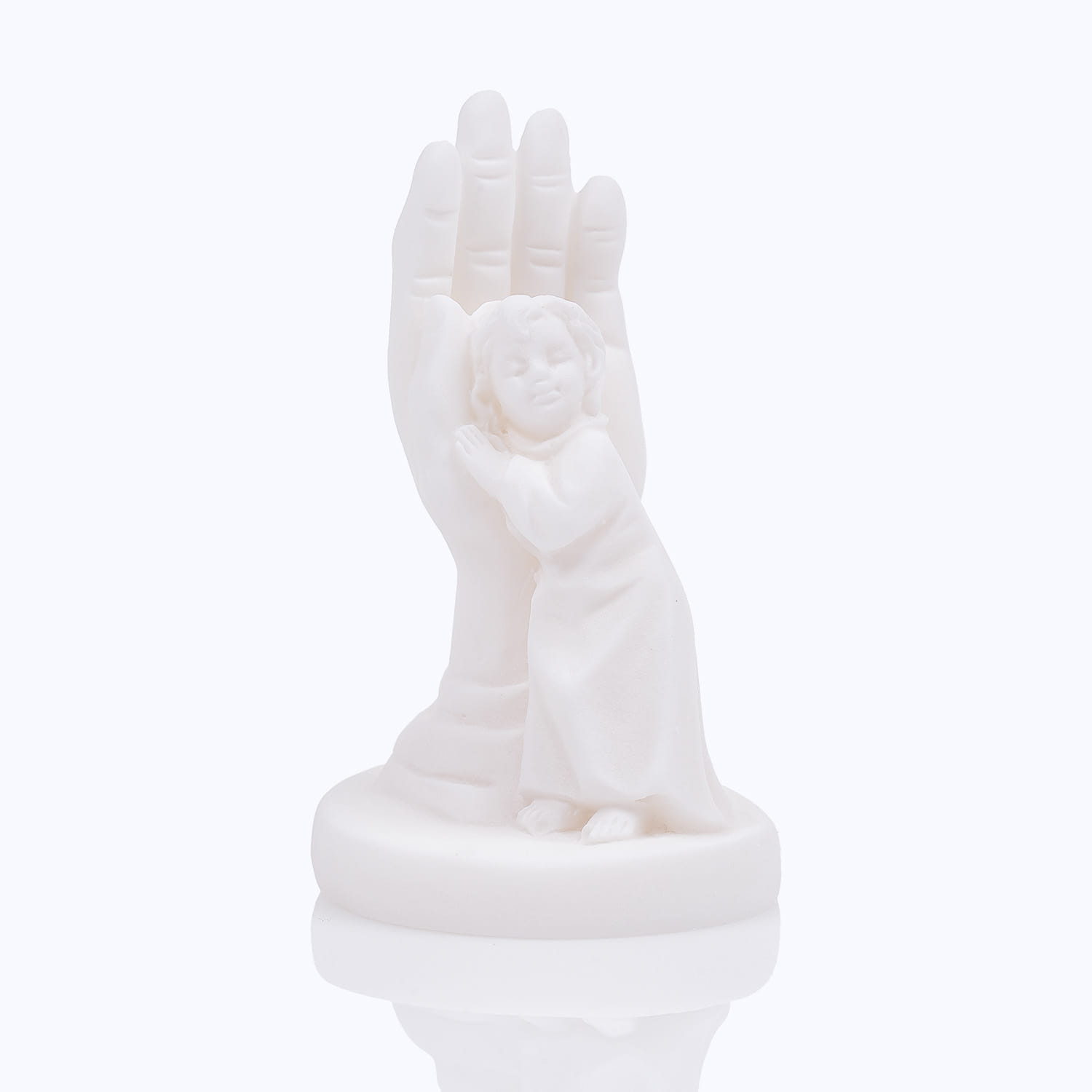 soška dítě v Boží ruce alabastřík 5,5x3,2cm